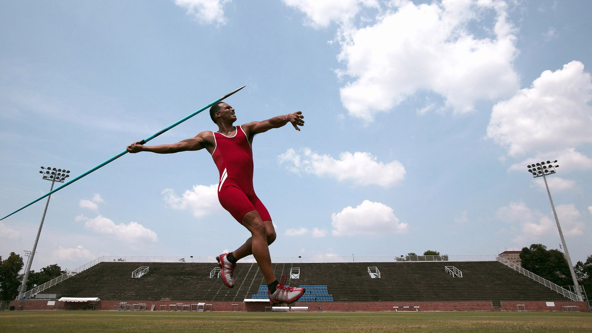 未来空中跑酷：在天际线中纵横驰骋