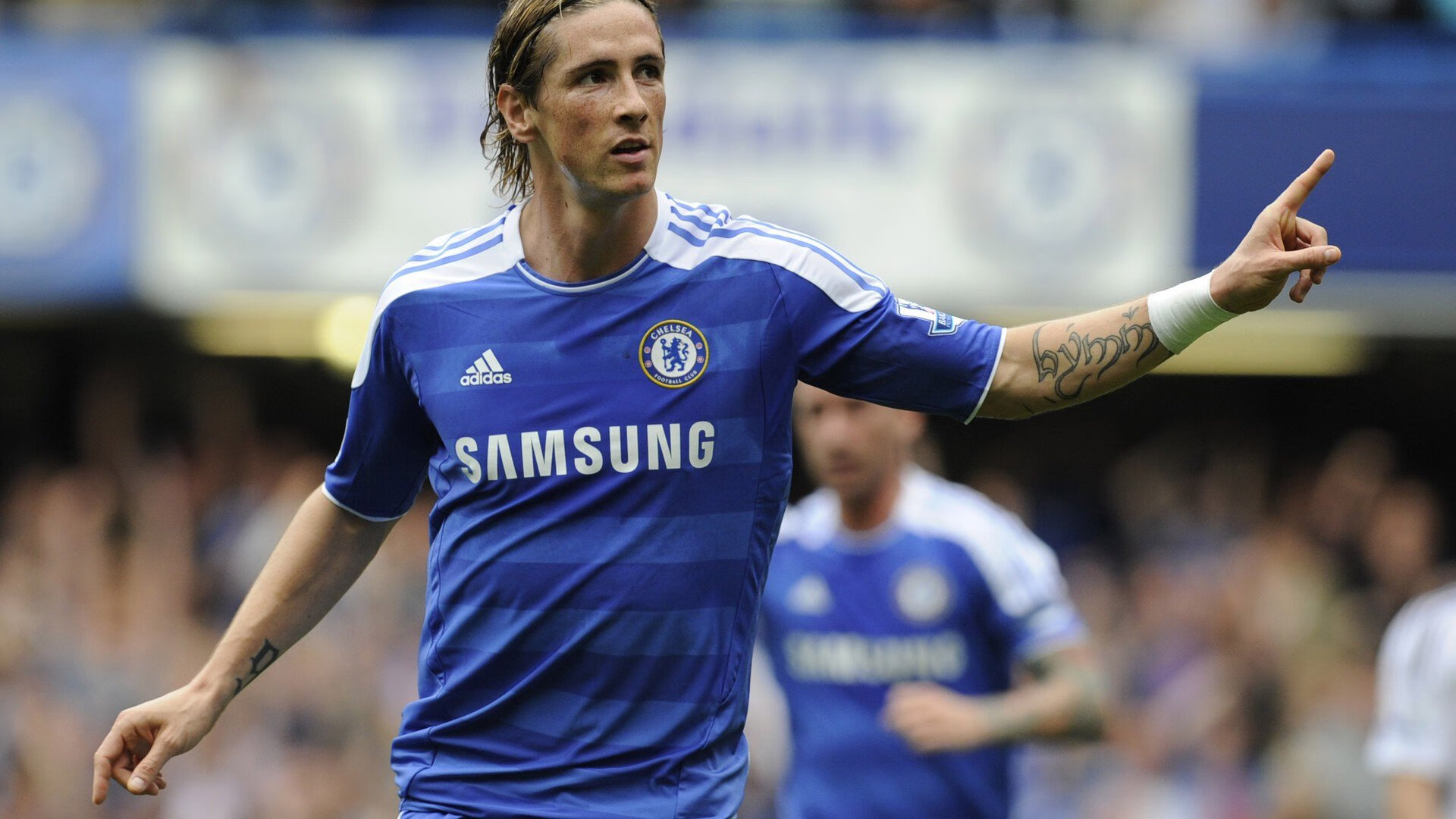 爱游戏体育-法甲：里昂3-2逆转图卢兹，队伍稳步取得关键胜利，里昂 法甲