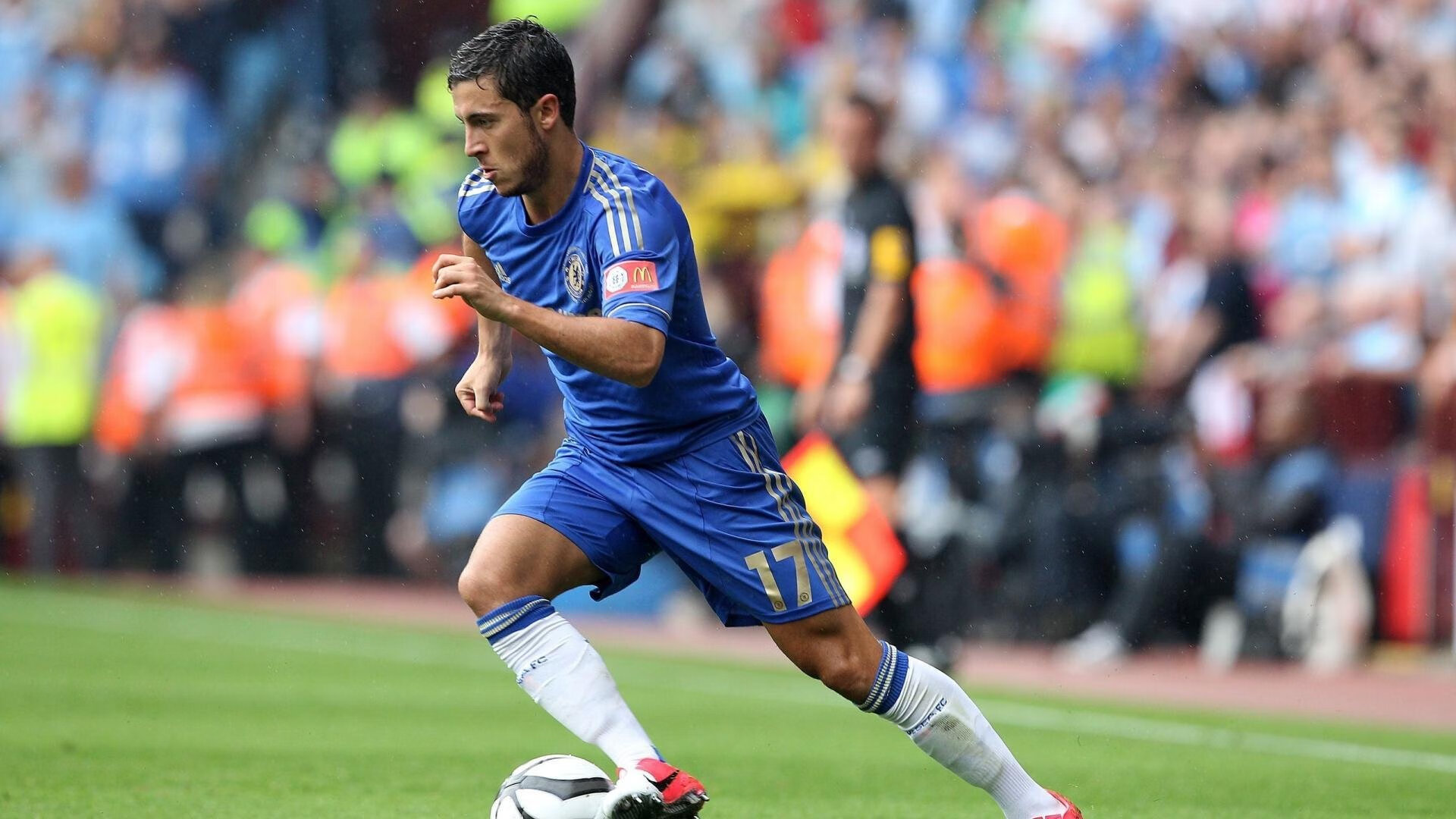 湖人队迎来关键战役，詹姆斯期待再展神威，湖人官推发布詹姆斯入场照